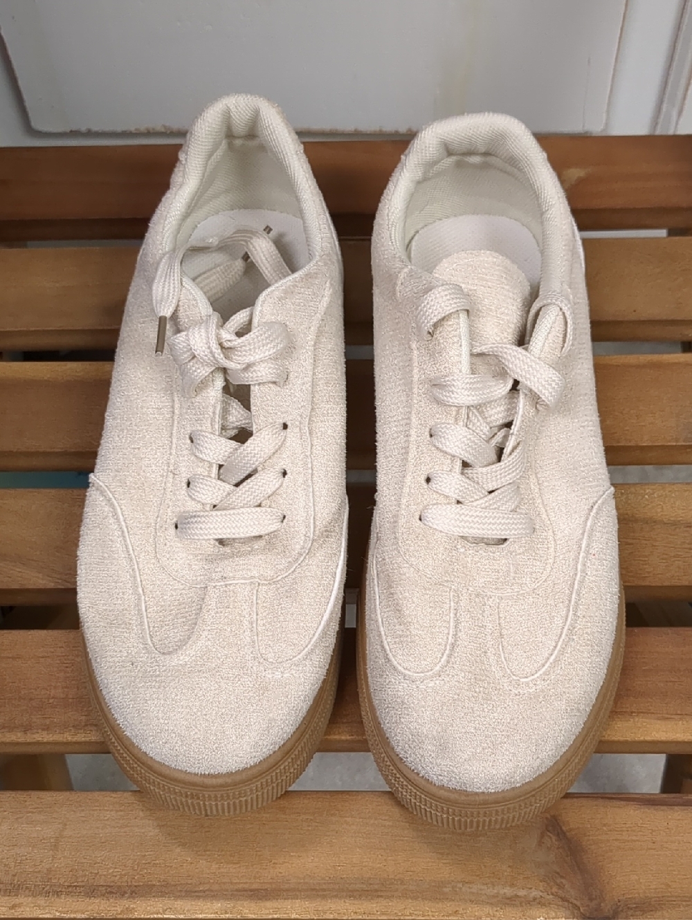 Women’s Cream Low-Top Sneakers